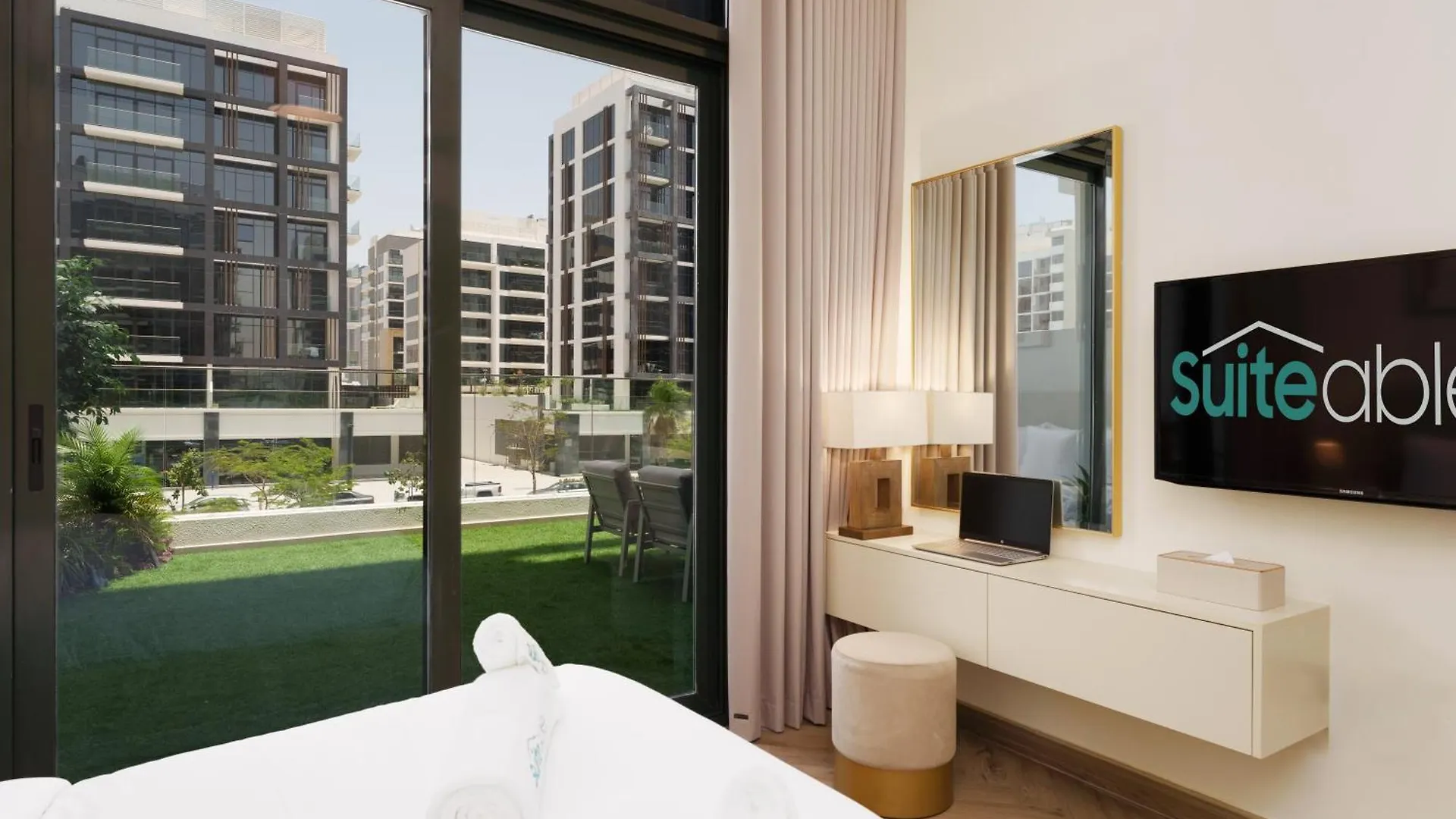 Chic 1Br Apartment In Azizi Riviera, Meydan Dubai